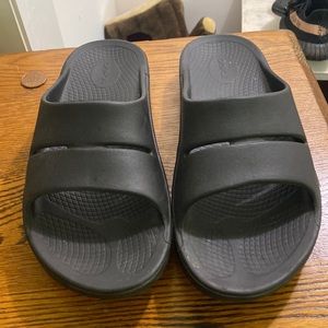 Oofos slides